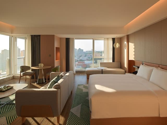 1 King Suite