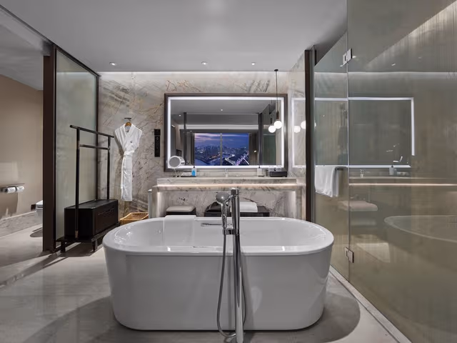 1 King 1 Bedroom Suite Sky Wheel View