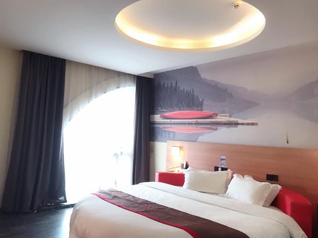 Custom Round Bed Room