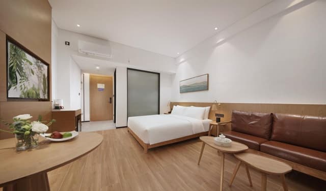 Queen Room with View