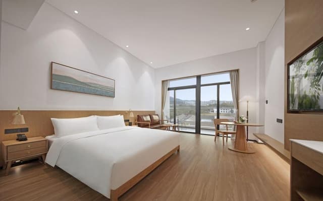 Queen Room with View