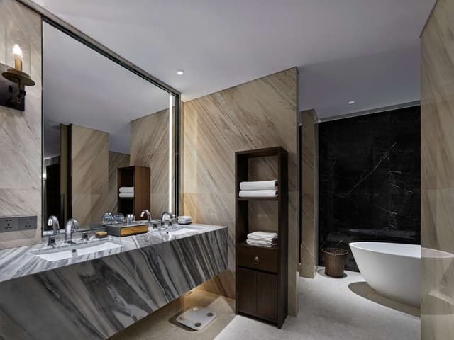 KING DELUXE SUITE