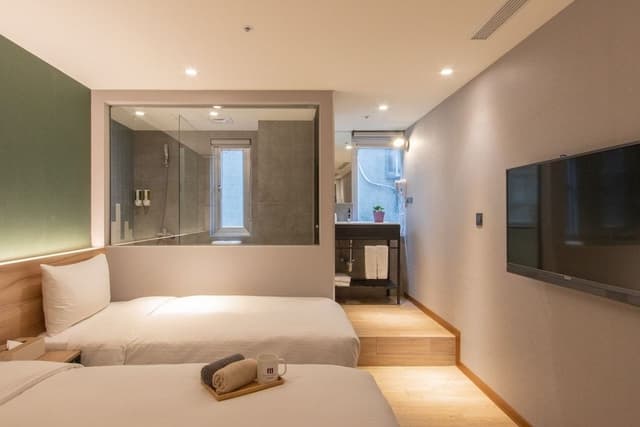 Deluxe Twin Room (With Window)