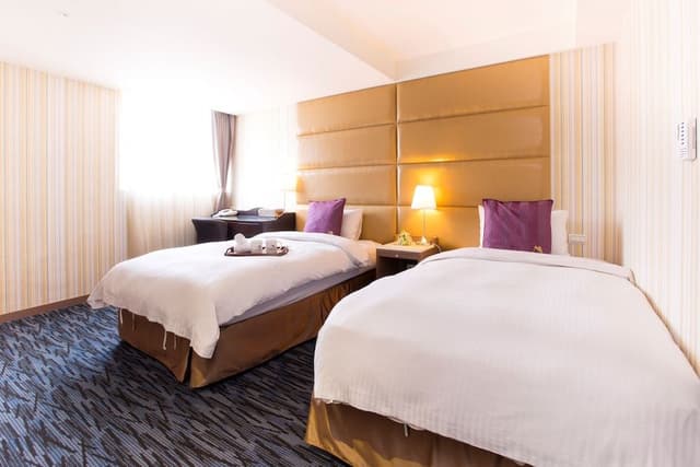 Deluxe Twin Room (With Window)