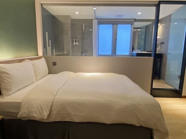 Deluxe Double Room (With Window)