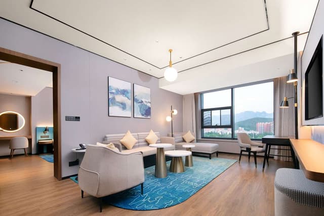 KING DELUXE SUITE
