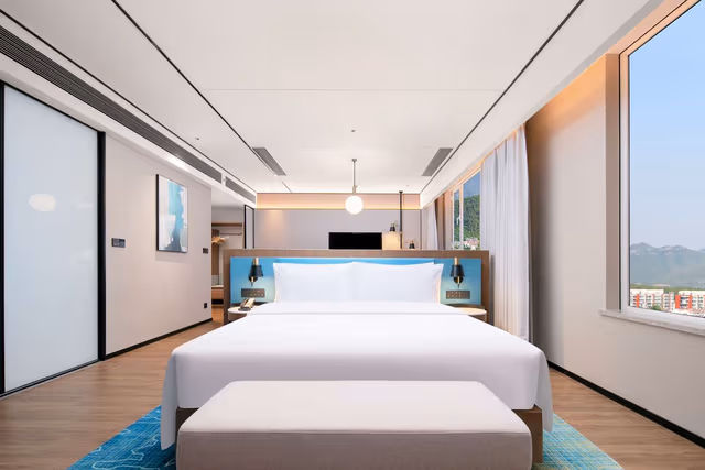 KING PREMIUM ROOM WITH SOFA BED