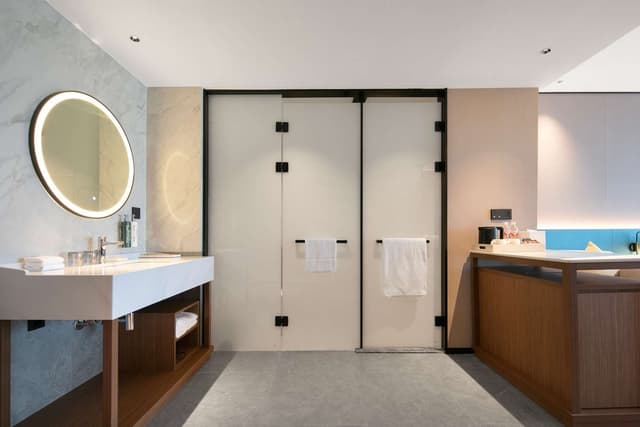 KING DELUXE ROOM