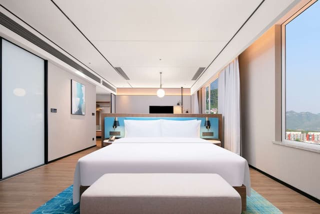 KING PREMIUM ROOM WITH SOFA BED