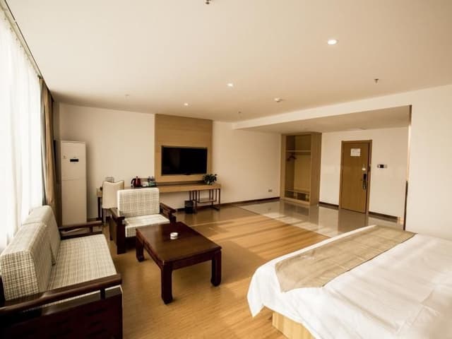 GTI - 1 Bed Guest Room, 2.0M Bed