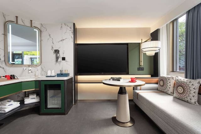 Deluxe Room, 1 King Bed, Non Smoking