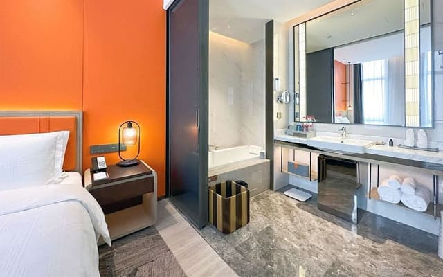 Premier Room, 1 King Bed, Non Smoking (Deluxe)