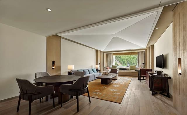 HILTON SUITE