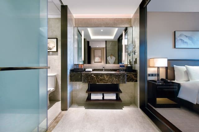 Premium Room, 1 King Bed, Balcony