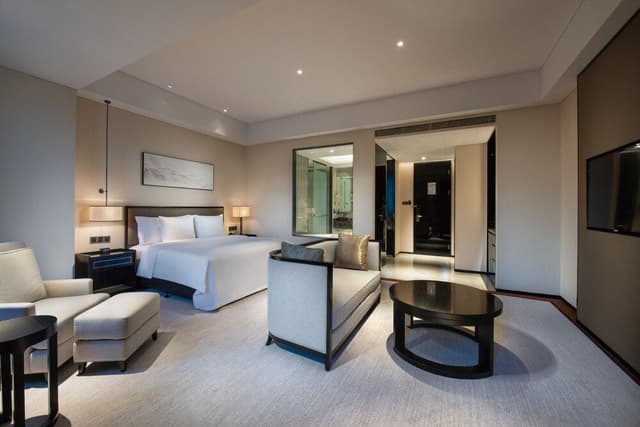 Premium Room, 1 King Bed, Balcony