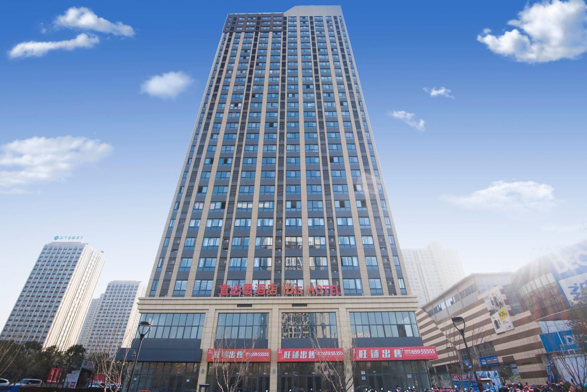 โรงแรมไอบิส ลั่วหยาง เปาหลงสแควร์ (ibis Luoyang Baolong Square Hotel)1