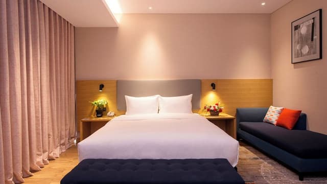 Standard Room, 1 King Bed (Extra Floor Space)