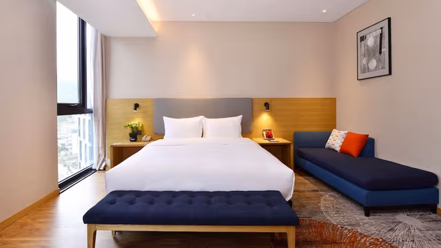Standard Room, 1 King Bed (Extra Floor Space)