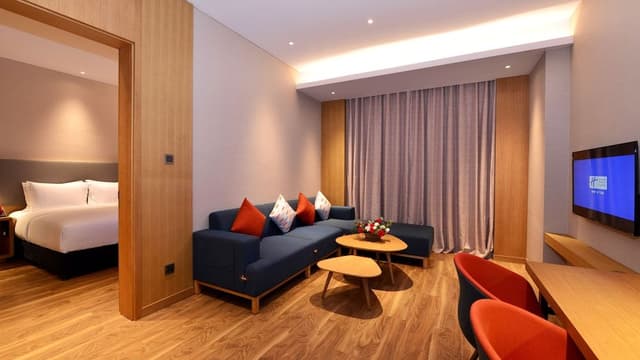 Suite, 1 King Bed (Additional Living Area)