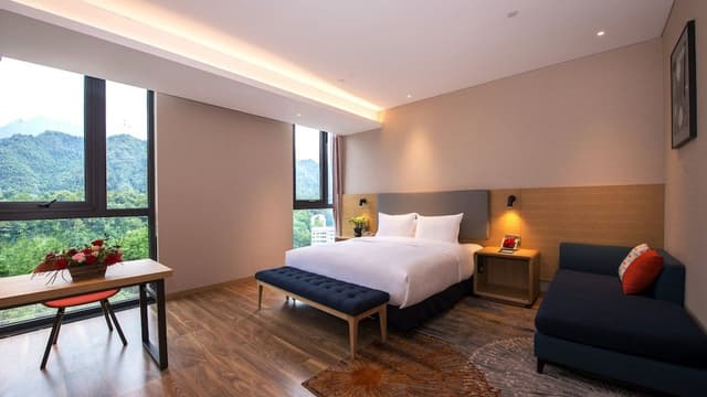 Standard Room, 1 King Bed (Extra Floor Space)