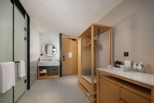 KING GUEST ROOM