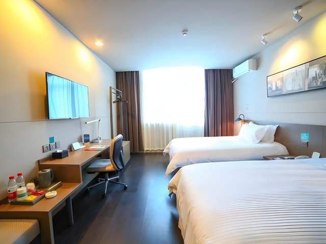 Deluxe 2-bed Room