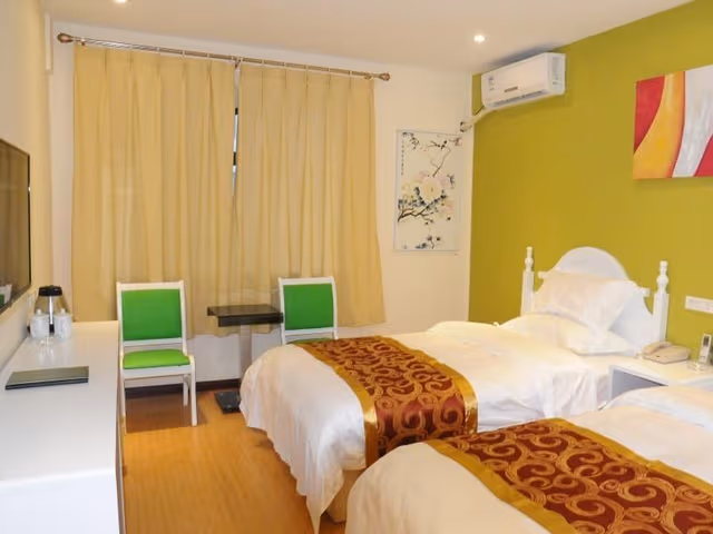 Fashionable Twin Room
