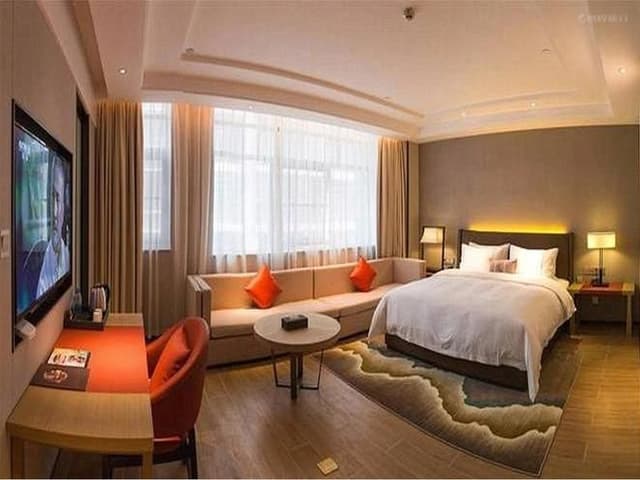 Queen Deluxe Room