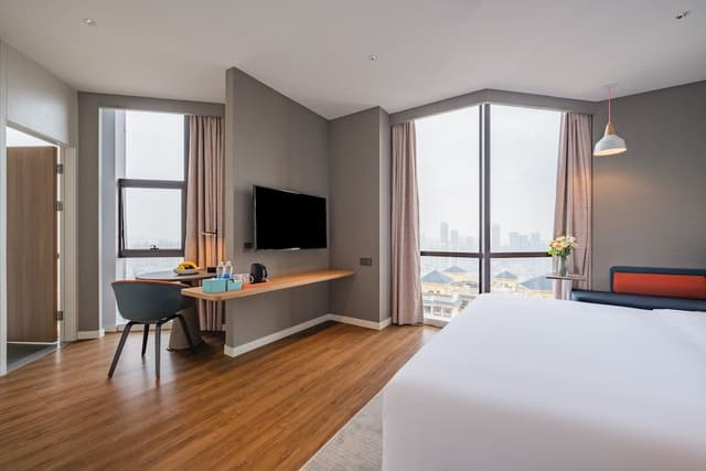 Standard Room, 1 King Bed