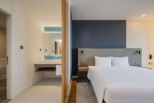 Standard Room, 1 King Bed