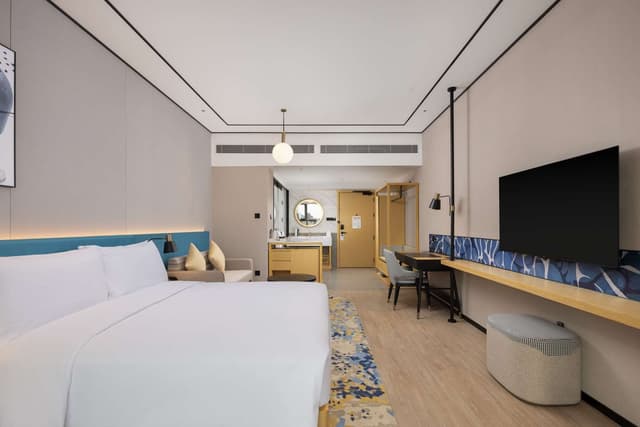 KING GUEST ROOM HIGH FLOOR
