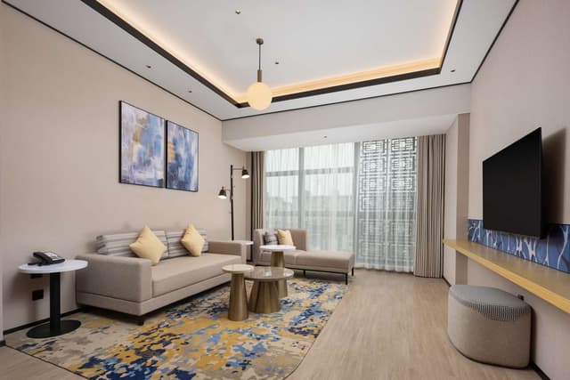 KING DELUXE SUITE