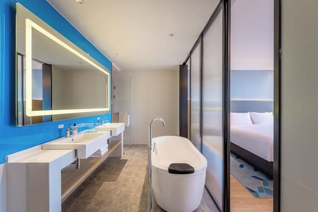 Suite, 1 Bedroom, Lake View