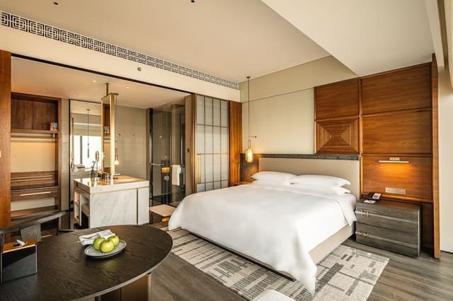 Deluxe Room, 1 King Bed
