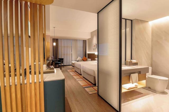 Room, 2 Twin Beds, City View