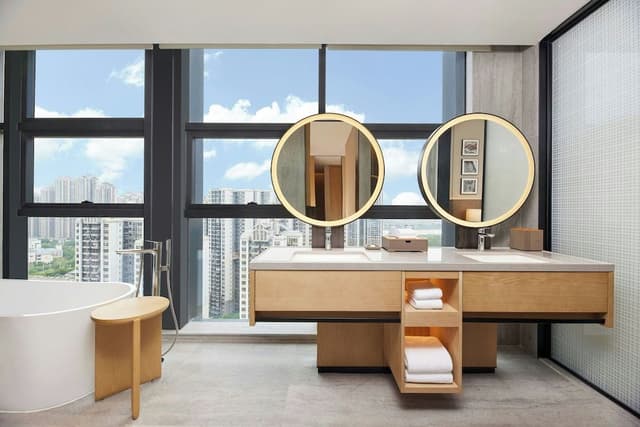 Executive Suite, 1 King Bed, River View