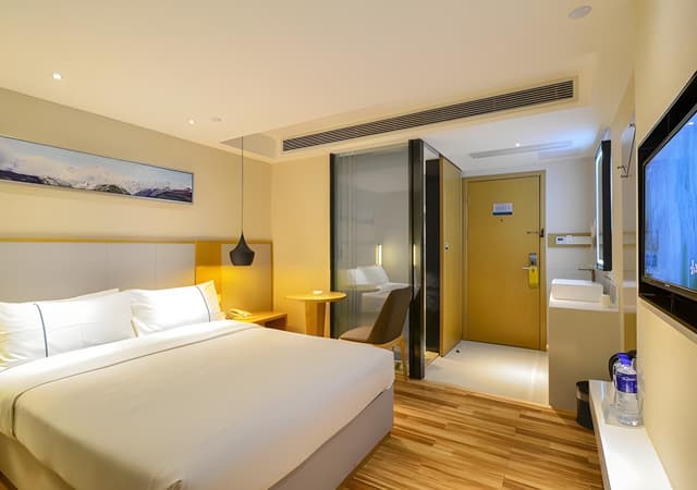 Business Queen Room