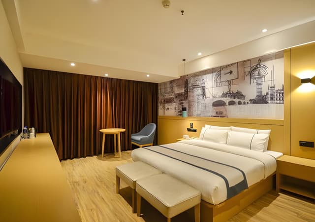 Business Queen Room