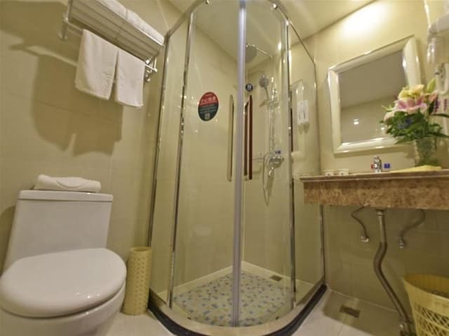 Hotel Queen Room