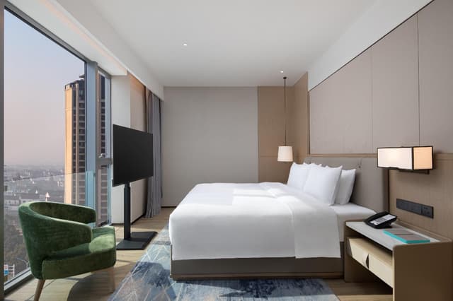 1 King Bed, Executive Suite, Non-Smoking