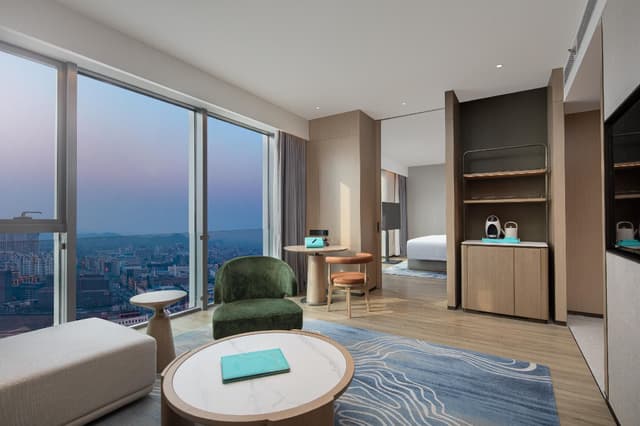 1 King Bed, Executive Suite, Non-Smoking