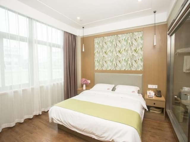 Business Queen Room