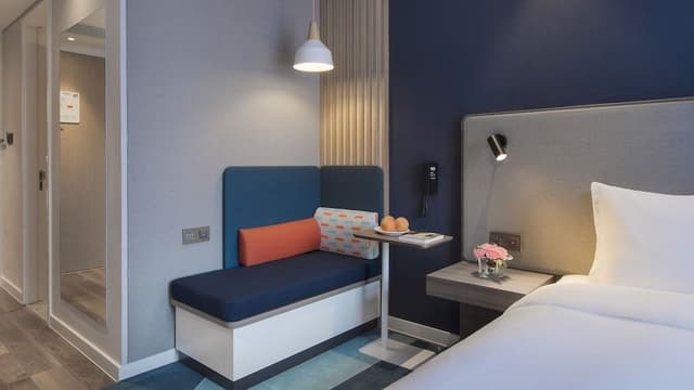Standard Room, 1 King Bed