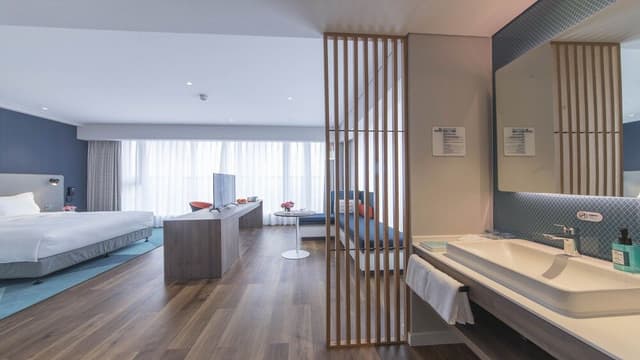 Suite, 1 King Bed