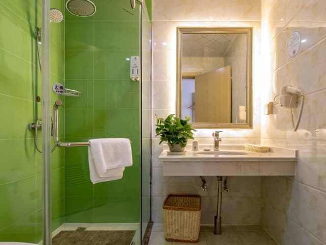 Hotel Queen Room
