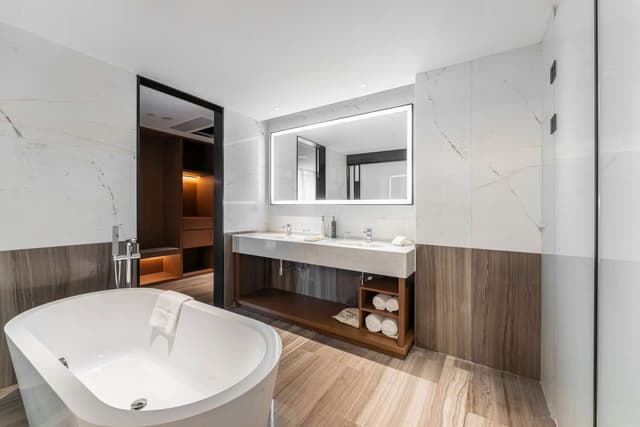 KING DELUXE ROOM