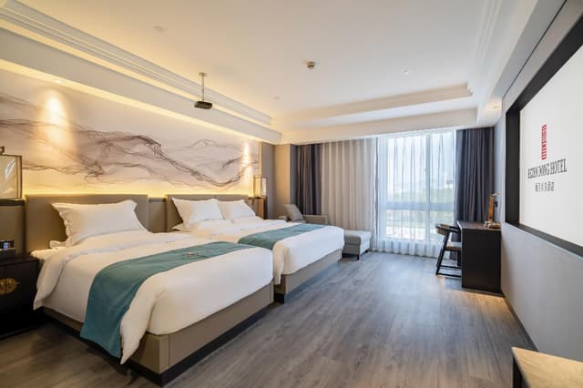 Rezen - Parent Child Family Room