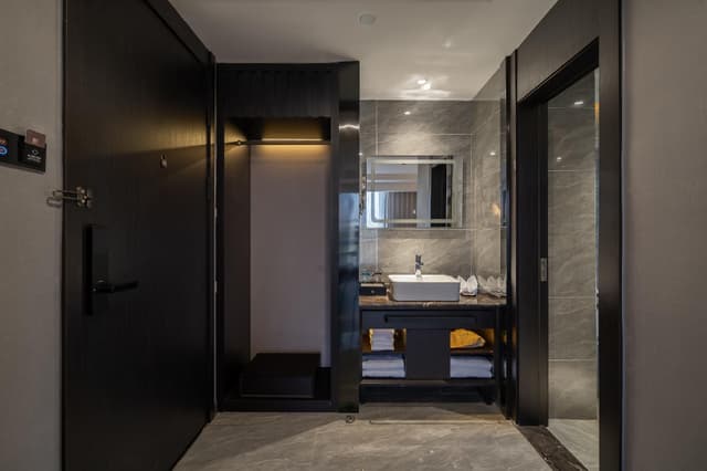 Rezen - Parent Child Family Room