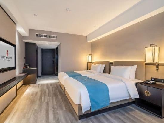 Rezen - DONG Guestroom, Chess