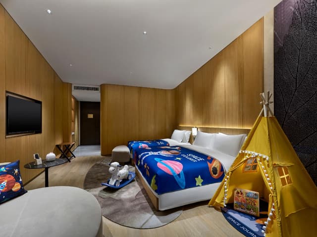 Deluxe Family Room